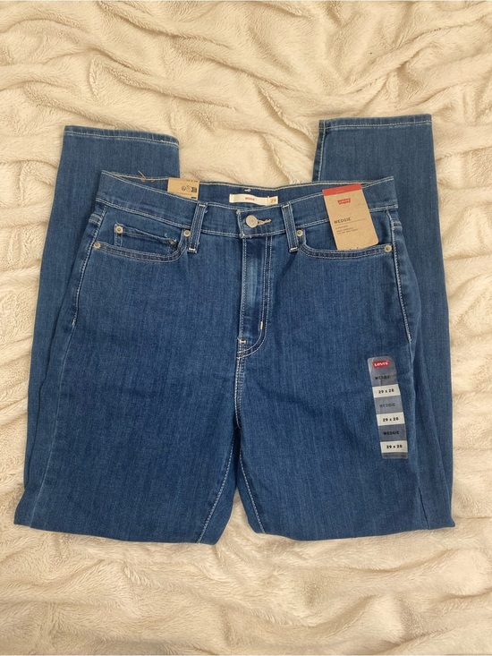 Levi's Denim - NWT Levi's Wedgie jeans medium wash Sz 29x28
